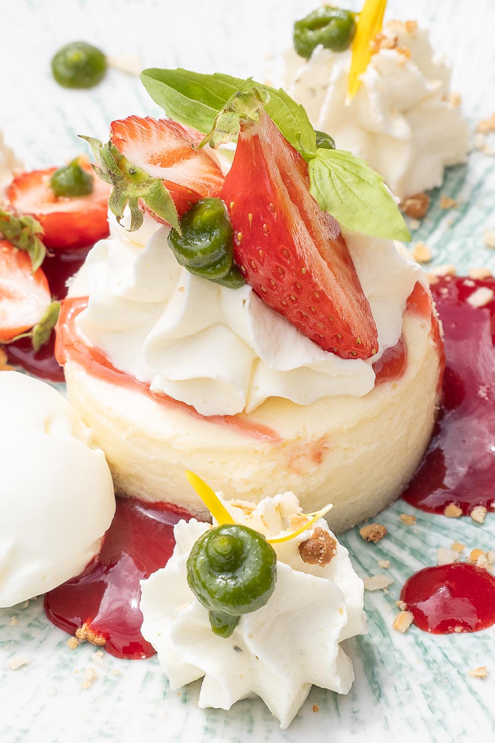 PLAT RESTAURANT FONTFROIDE - DESSERT dessert gourmand fraise restaurant fontfroide narbonne