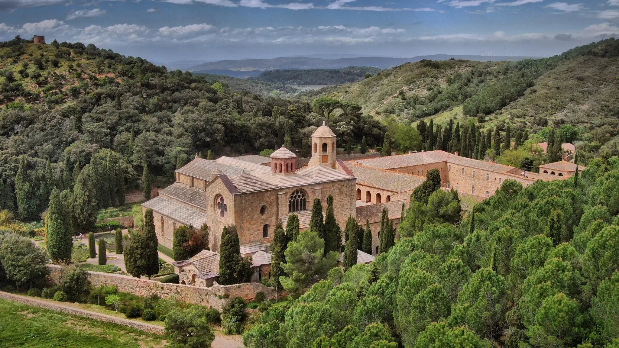 abbaye-fontfroide-vue_aerienne_parallax