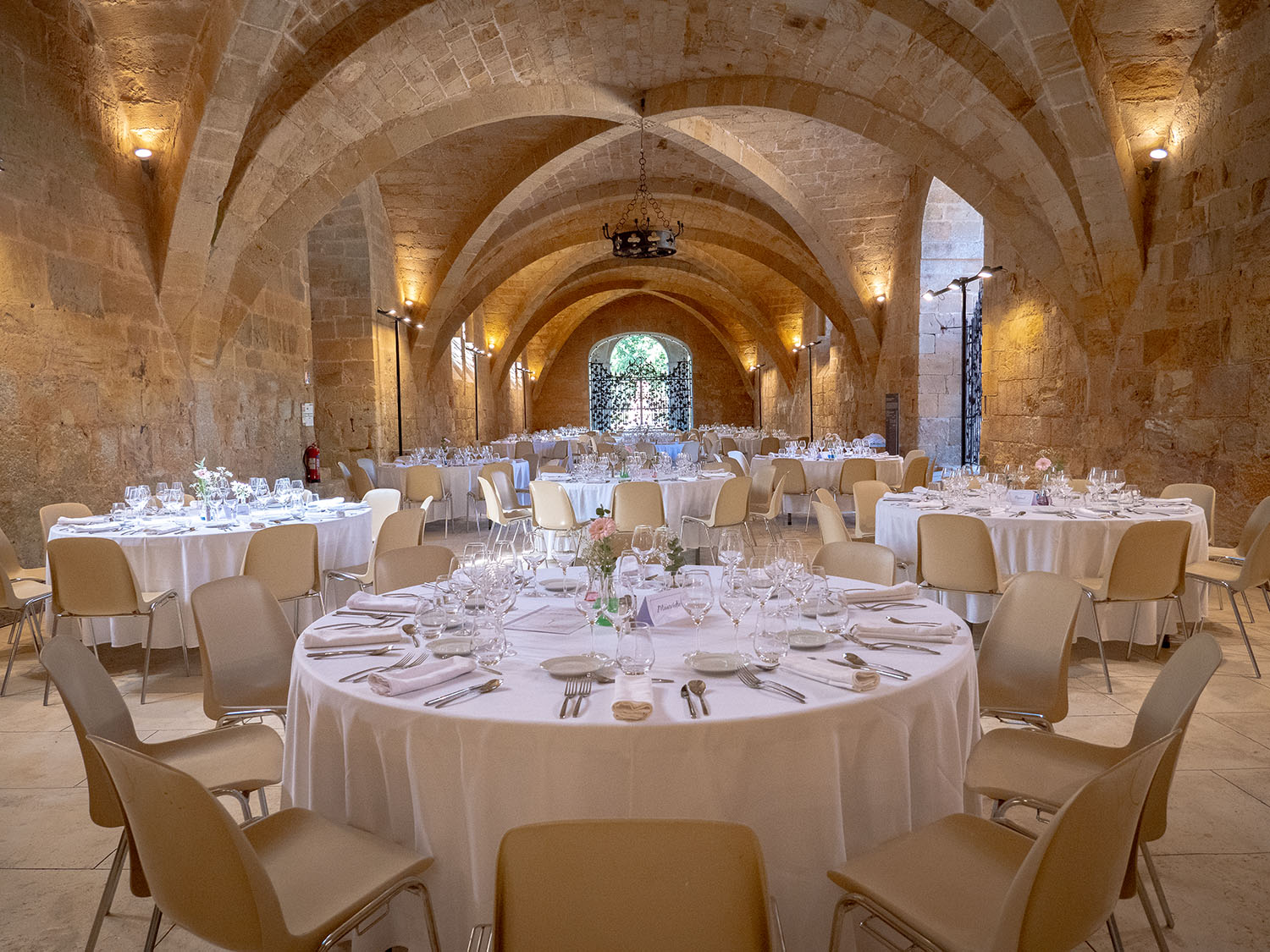 REFECTOIRE SOIREE visite fontfroide occitanie